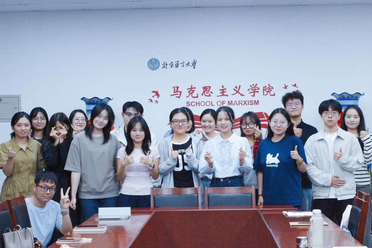 倾听“生”音 向新而行——人人摸人人操开展学生工作会议